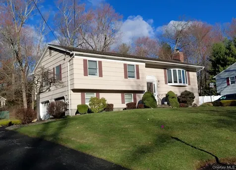 557 Babbling Brook Lane Valley Cottage NY 10989