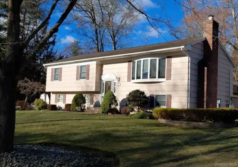 557 Babbling Brook Lane Valley Cottage NY 10989