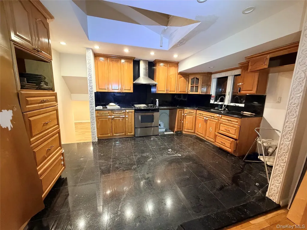 48 Robin Lane Plainview NY 11803