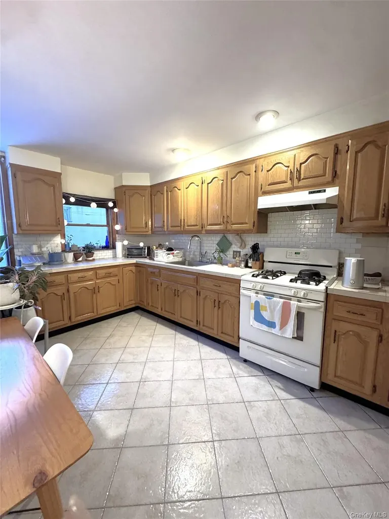 396 Graham Avenue Brooklyn NY 11211