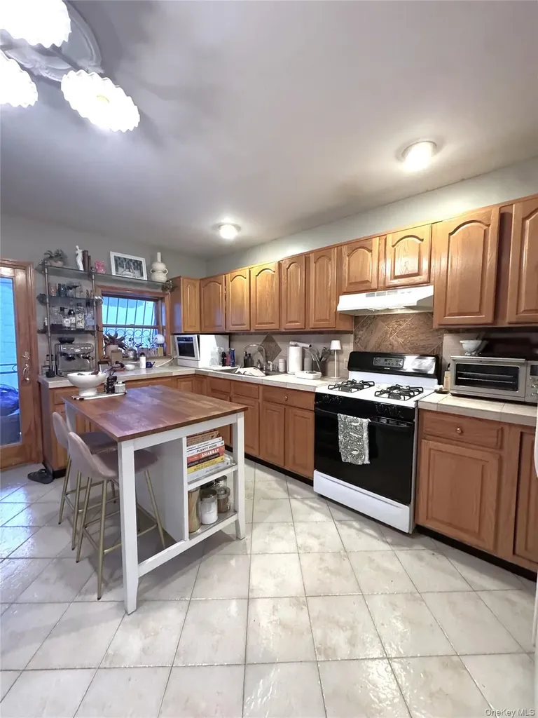 396 Graham Avenue Brooklyn NY 11211