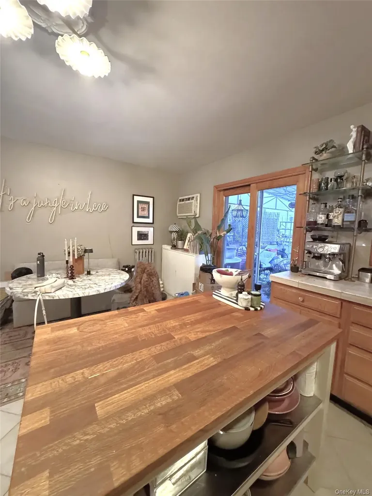 396 Graham Avenue Brooklyn NY 11211