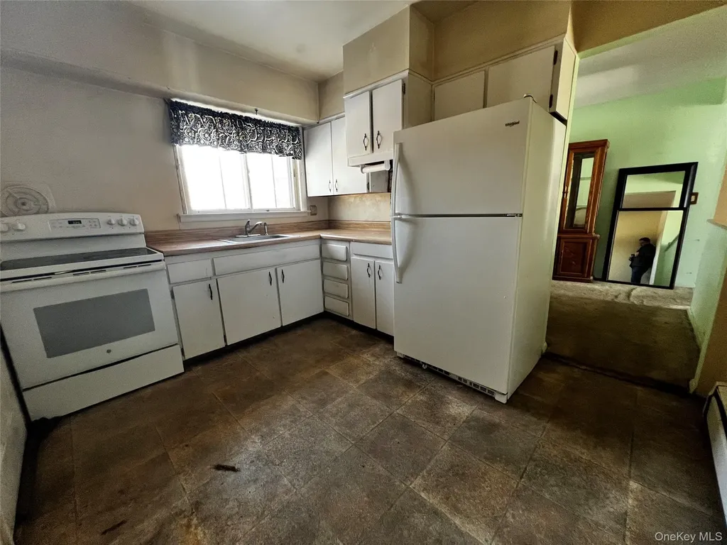 24 Lorraine Boulevard Poughkeepsie NY 12603