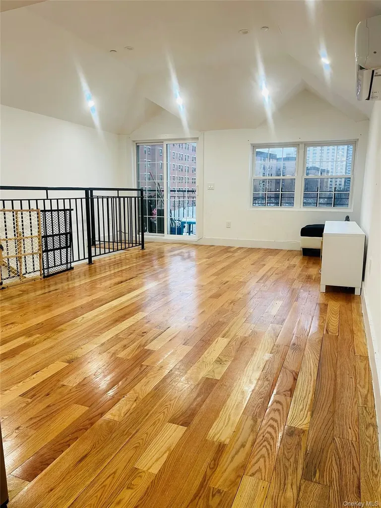157 Beach 25th Far Rockaway NY 11691