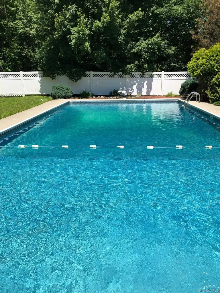 13 Stella Drive Gardiner NY 12525