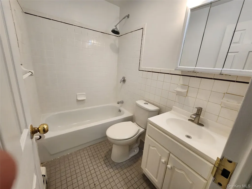 2087 Daly Avenue Bronx NY 10460