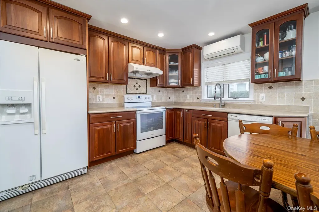 36 W Windsor Parkway Oceanside NY 11572