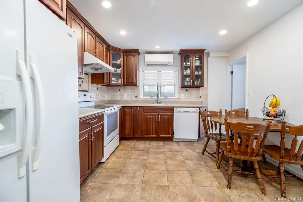 36 W Windsor Parkway Oceanside NY 11572
