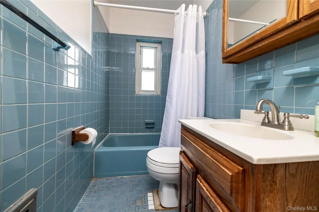 36 W Windsor Parkway Oceanside NY 11572