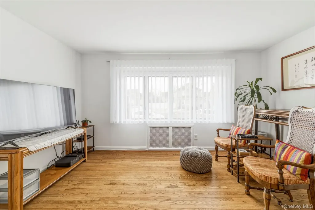 36 W Windsor Parkway Oceanside NY 11572