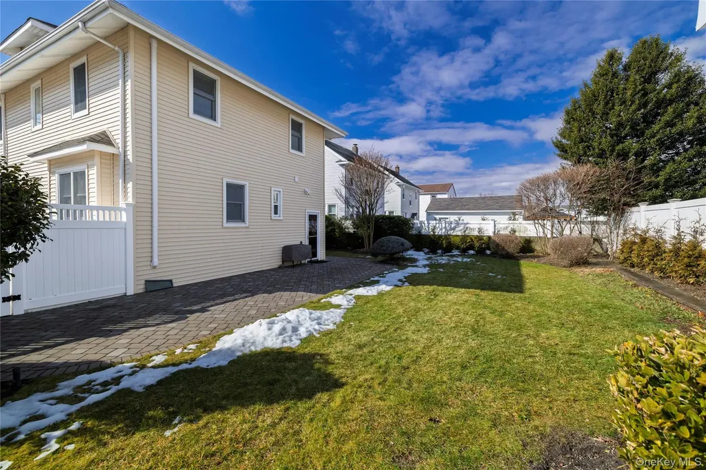36 W Windsor Parkway Oceanside NY 11572