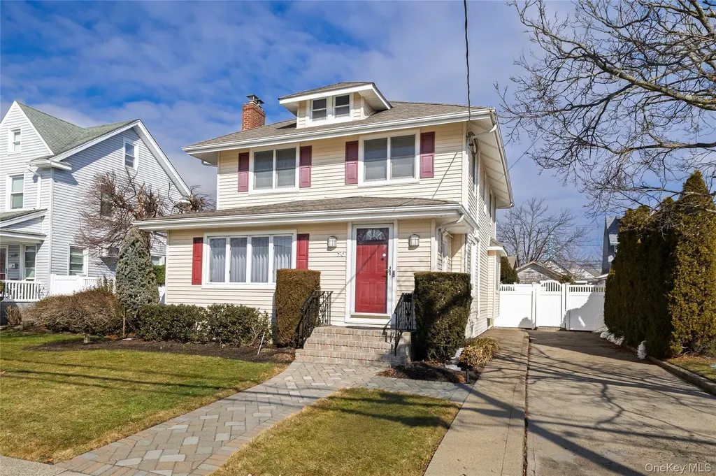 36 W Windsor Parkway Oceanside NY 11572