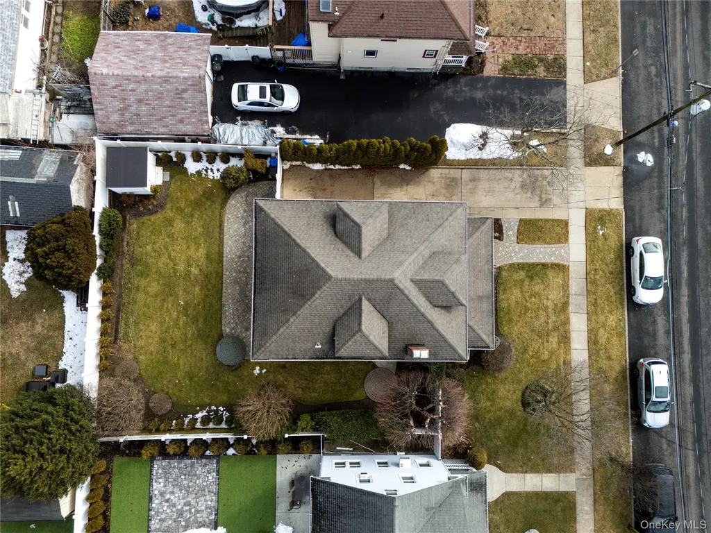 36 W Windsor Parkway Oceanside NY 11572