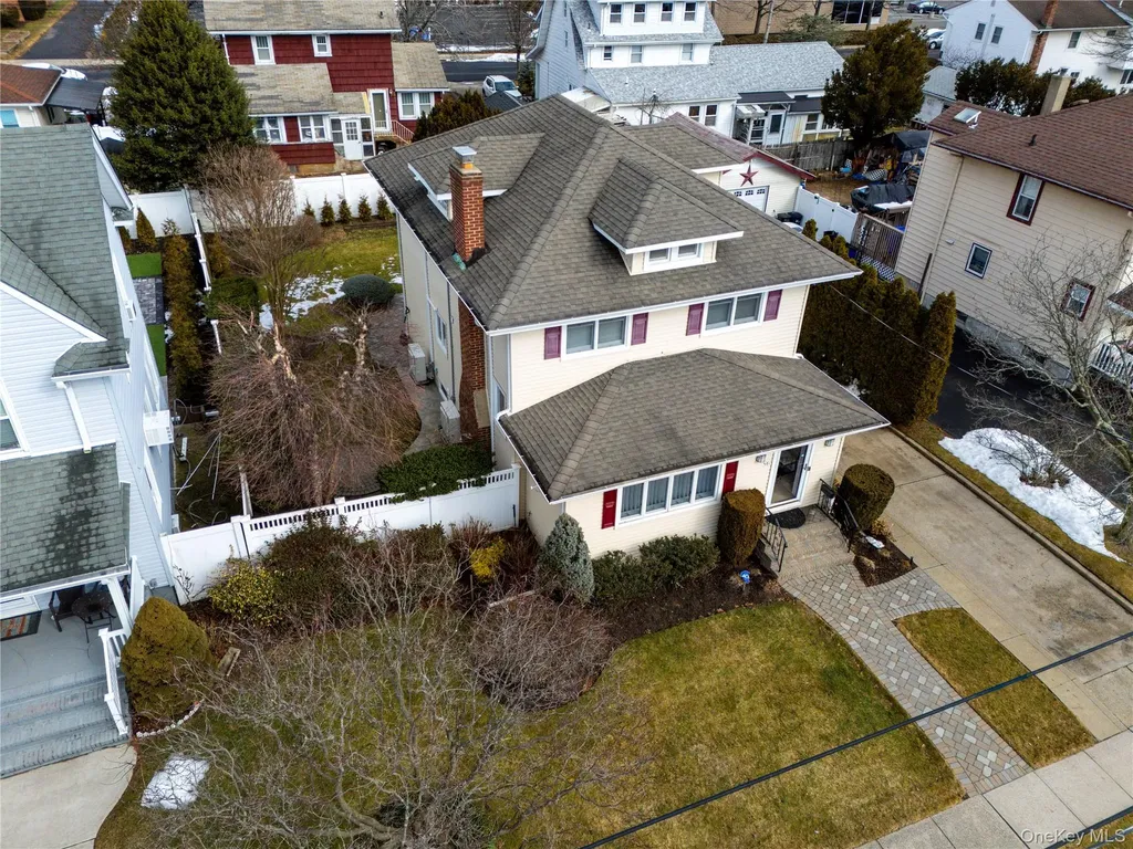 36 W Windsor Parkway Oceanside NY 11572