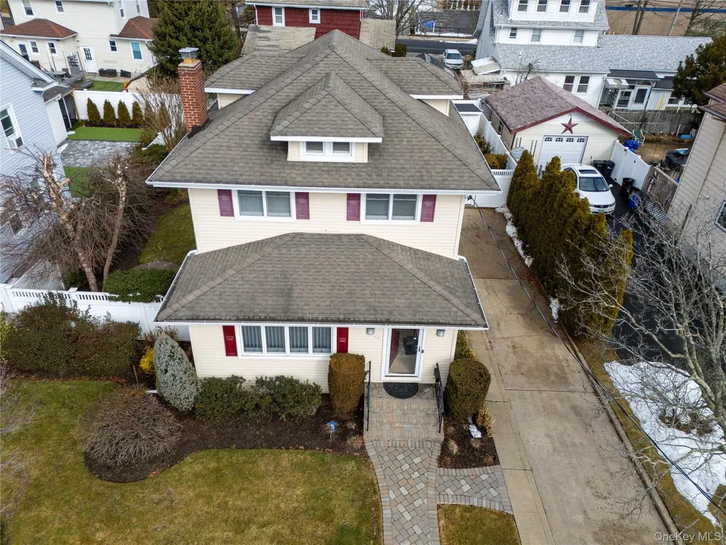 36 W Windsor Parkway Oceanside NY 11572