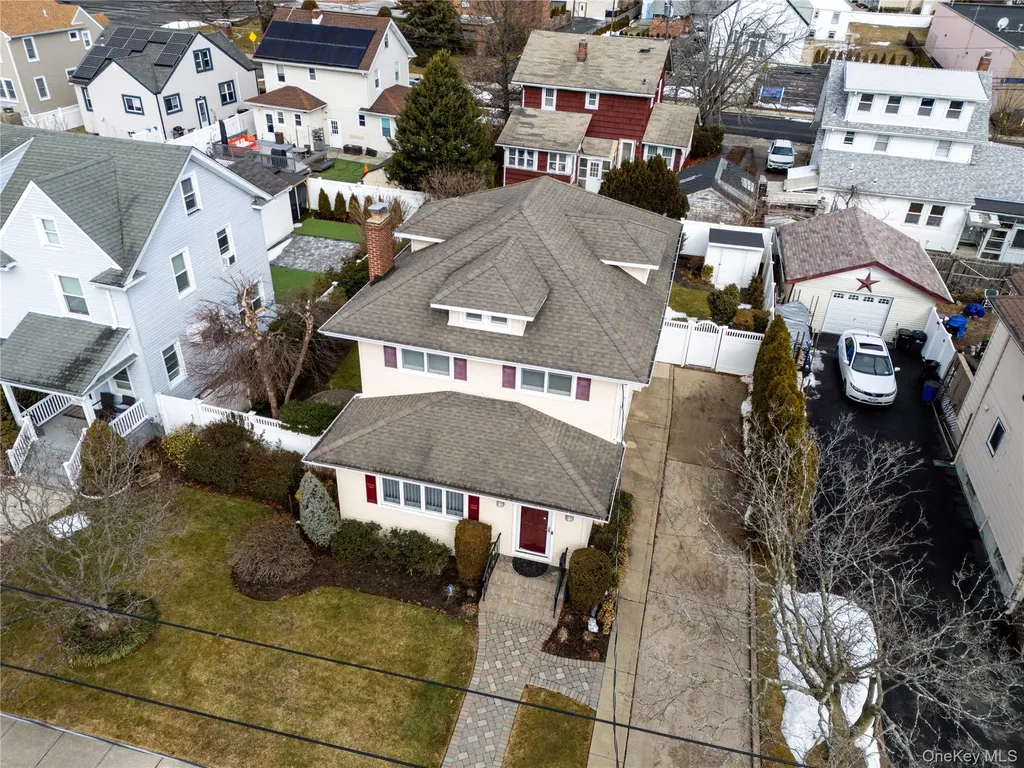 36 W Windsor Parkway Oceanside NY 11572