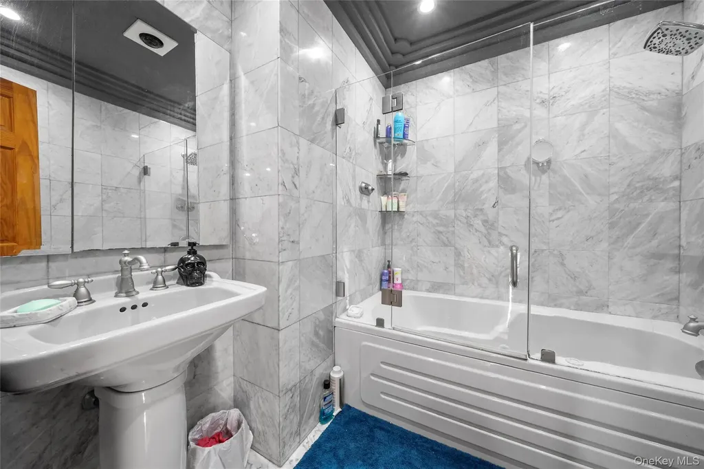 73-35 71st Place Glendale NY 11385