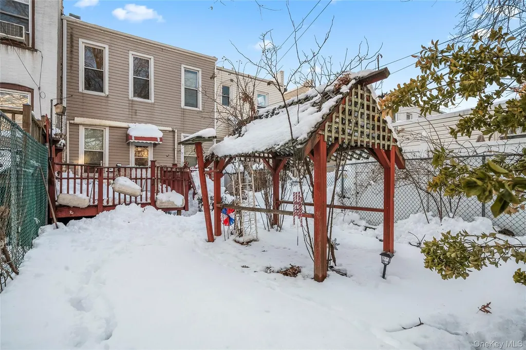 73-35 71st Place Glendale NY 11385