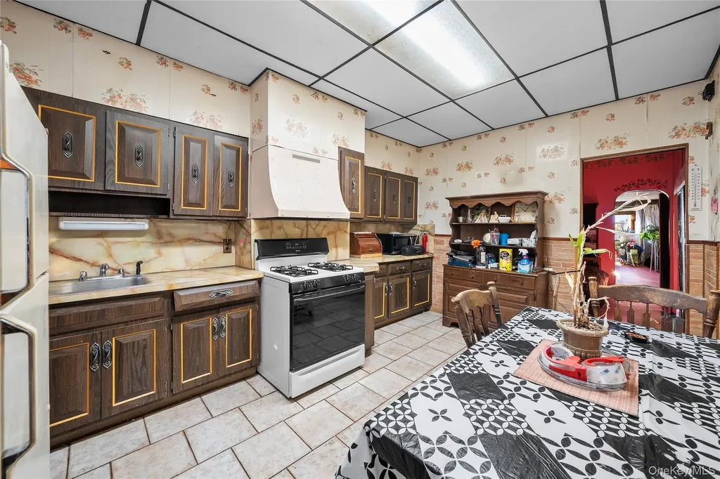73-35 71st Place Glendale NY 11385