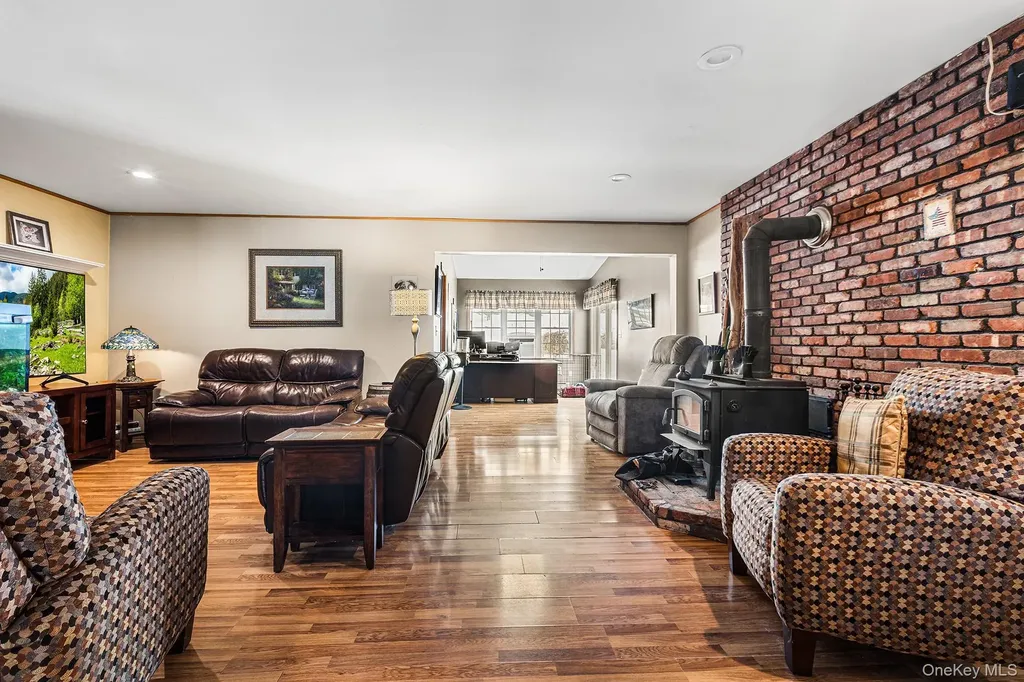 21 Straub Drive Pleasant Valley NY 12569