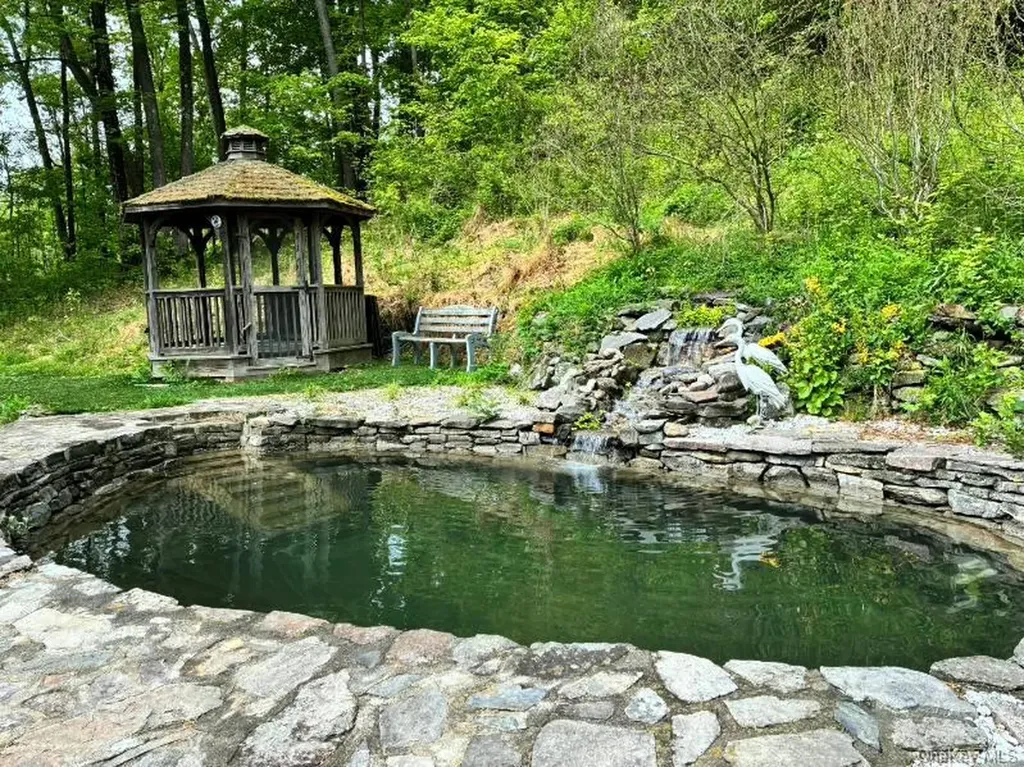 21 Straub Drive Pleasant Valley NY 12569