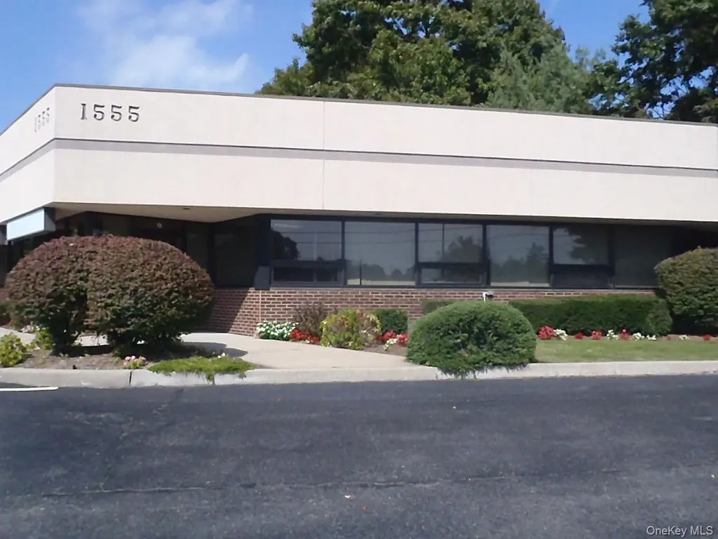 1555 Sunrise Highway Bay Shore NY 11706