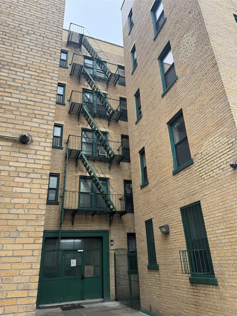 530 E 159th Street Bronx NY 10451