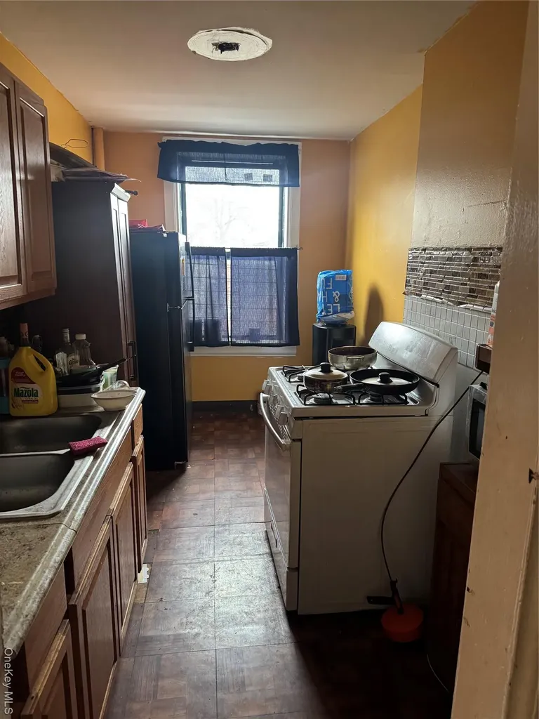 530 E 159th Street Bronx NY 10451