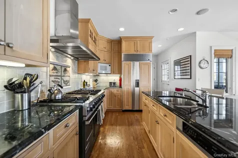 336 Centre Island Road Oyster Bay NY 11771