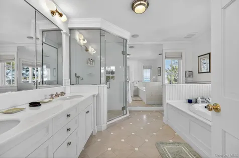 336 Centre Island Road Oyster Bay NY 11771