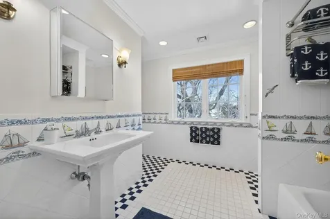 336 Centre Island Road Oyster Bay NY 11771