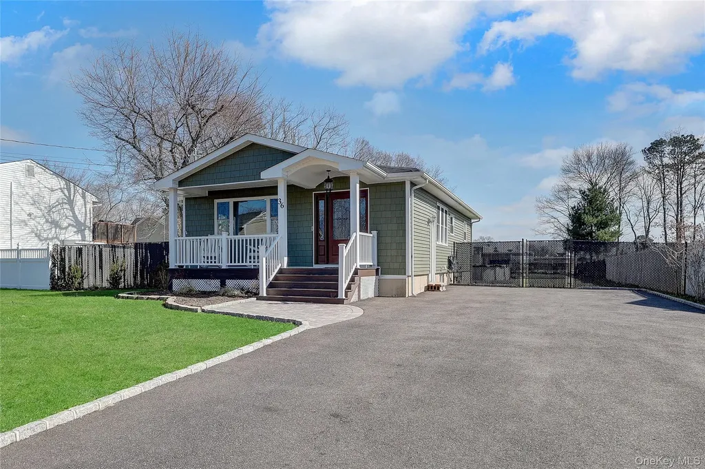 36 Studley Street Brentwood NY 11717