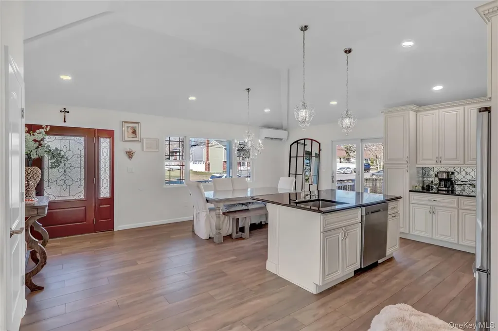 36 Studley Street Brentwood NY 11717