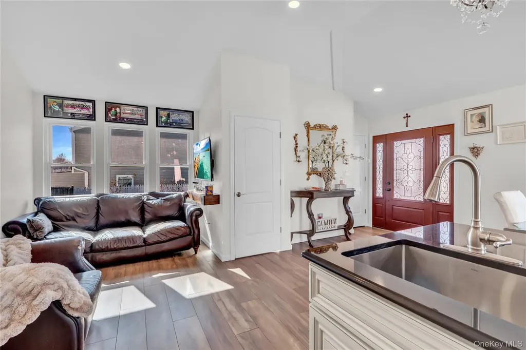 36 Studley Street Brentwood NY 11717