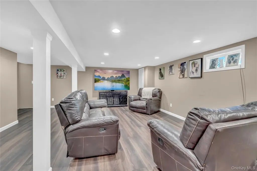 36 Studley Street Brentwood NY 11717