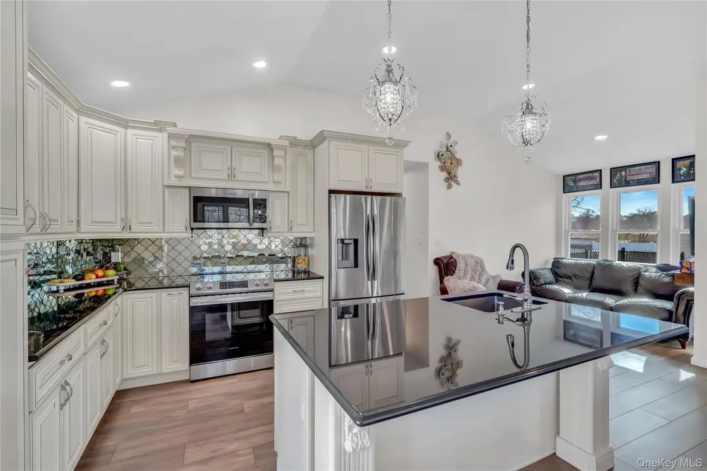 36 Studley Street Brentwood NY 11717
