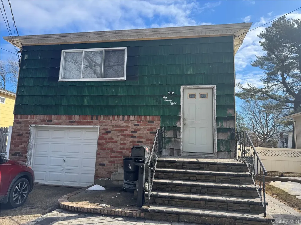 Westbury NY 11590