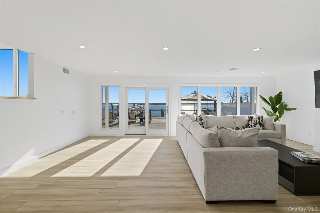 4011 Greentree Drive Oceanside NY 11572
