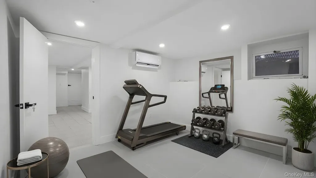 4365 De Reimer Avenue Bronx NY 10466