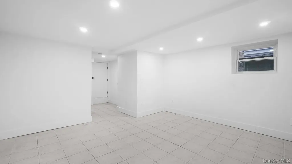 4365 De Reimer Avenue Bronx NY 10466