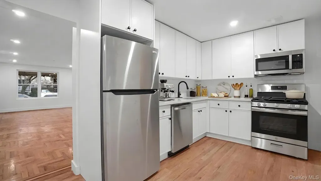 4365 De Reimer Avenue Bronx NY 10466