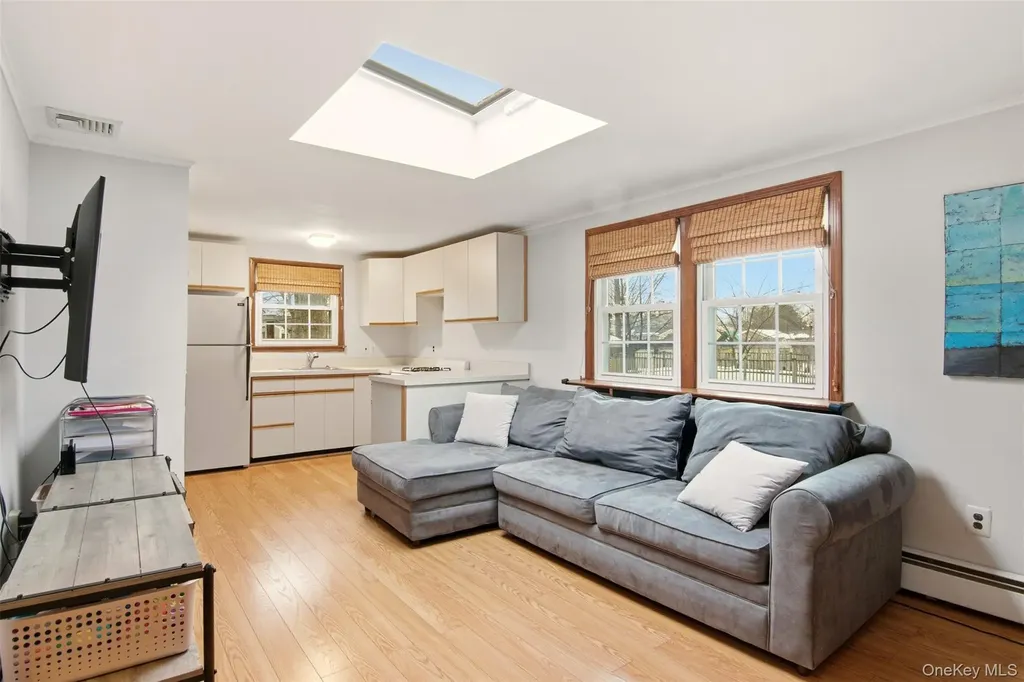 24 Stellenwerf Avenue East Islip NY 11730