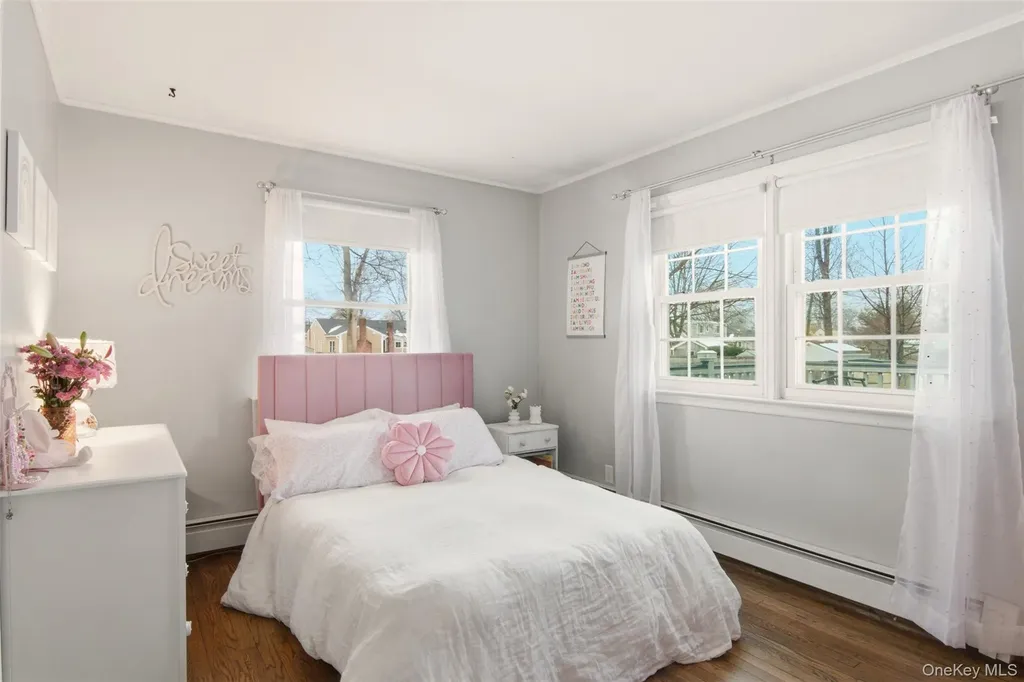 24 Stellenwerf Avenue East Islip NY 11730