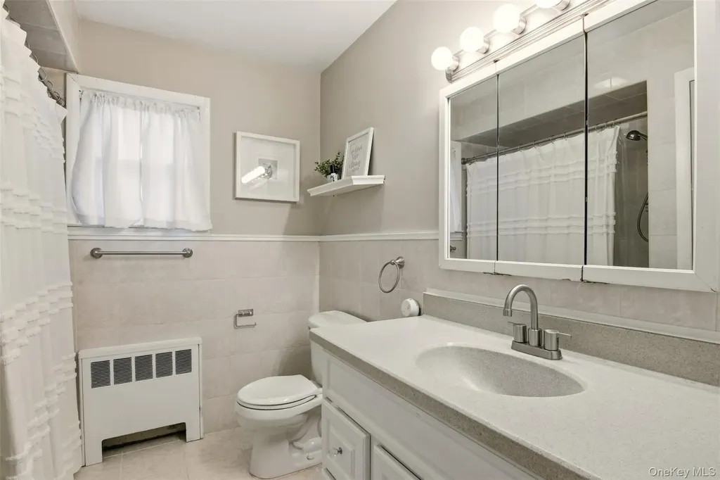 24 Stellenwerf Avenue East Islip NY 11730