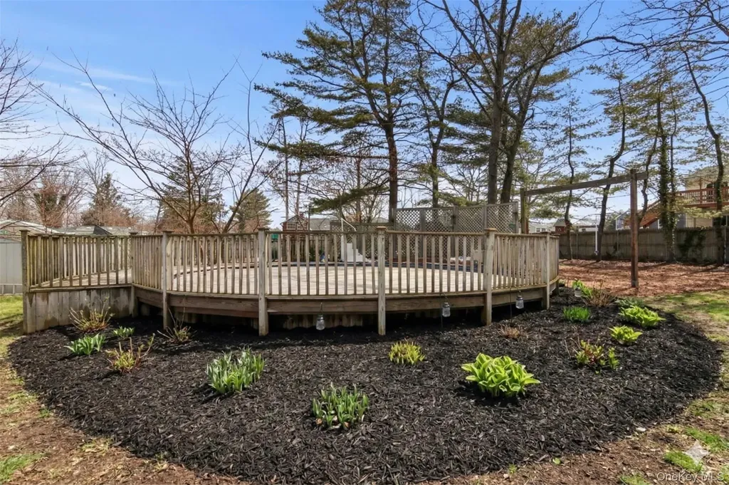 24 Stellenwerf Avenue East Islip NY 11730