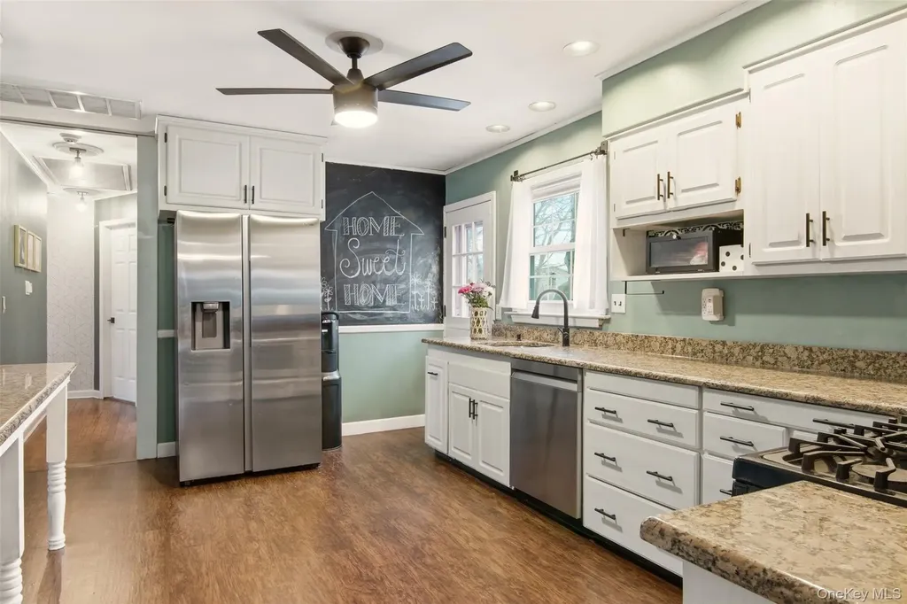 24 Stellenwerf Avenue East Islip NY 11730