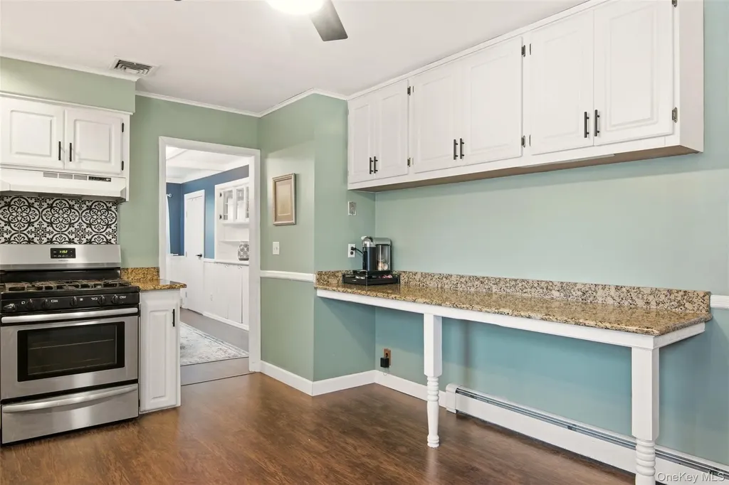 24 Stellenwerf Avenue East Islip NY 11730
