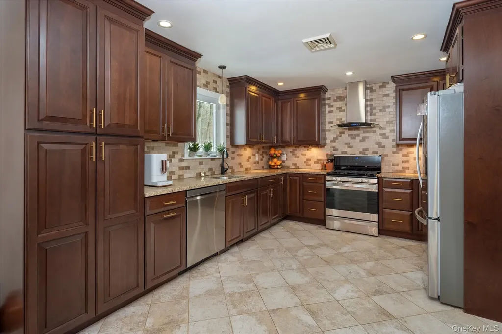 21 Franklin Drive Mahopac NY 10541