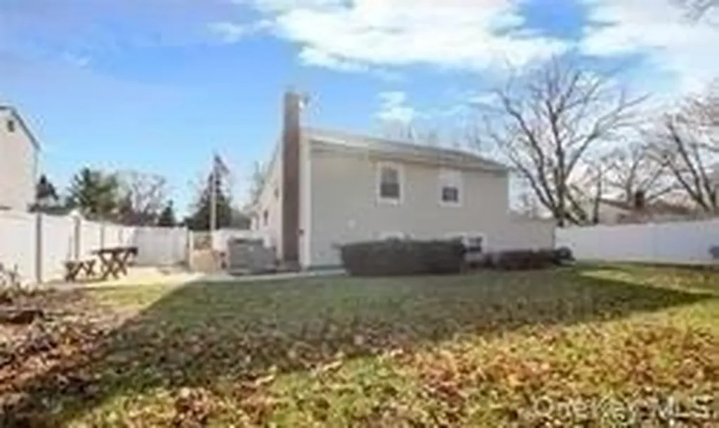4 Thistle Lane Kings Park NY 11754
