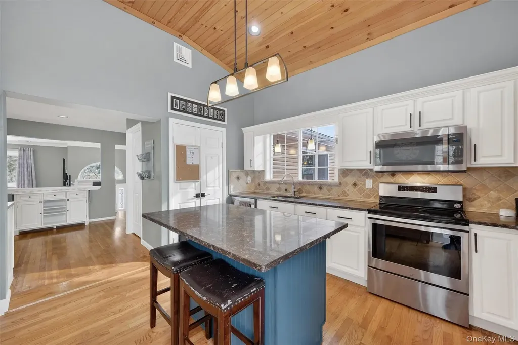 11 Darlene Drive Poughkeepsie NY 12601